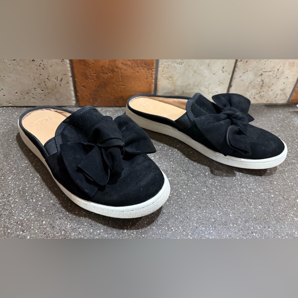 Ugg Black Slip-On Women's Shoes with Bow Detail size 9 - Picture 2 of 9